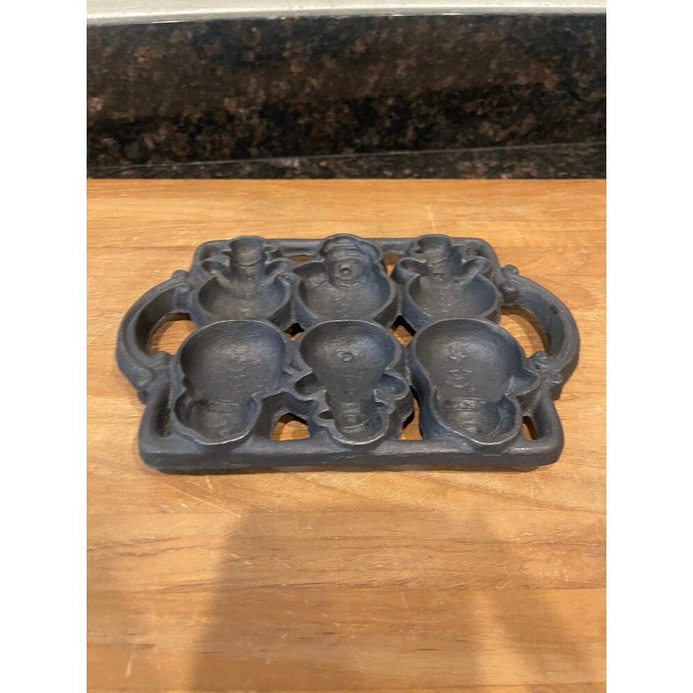Cast Iron Snowman Holiday Christmas Baking Pan